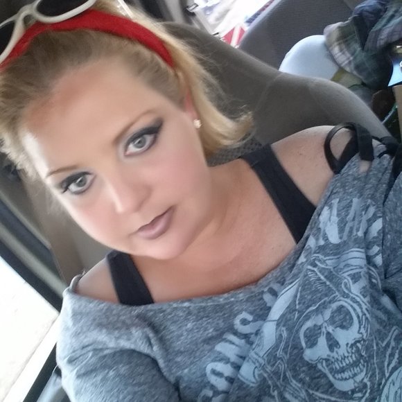 Meet your Posher, Laura Ann's Ambry - Picture 2 of 16